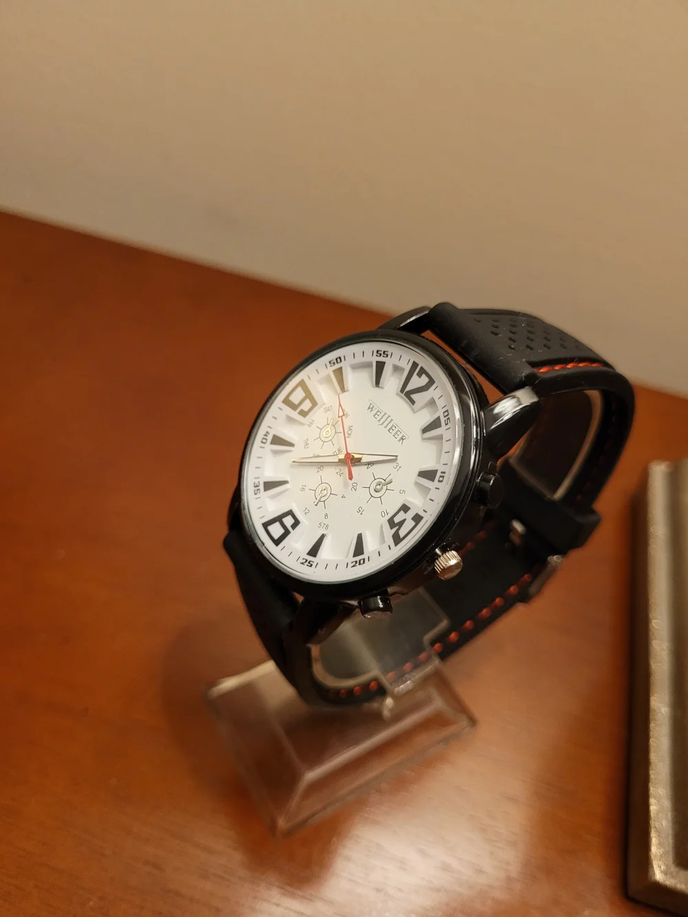 Brand New Men's Weijieer White Analog Watch - Picture 2 of 3